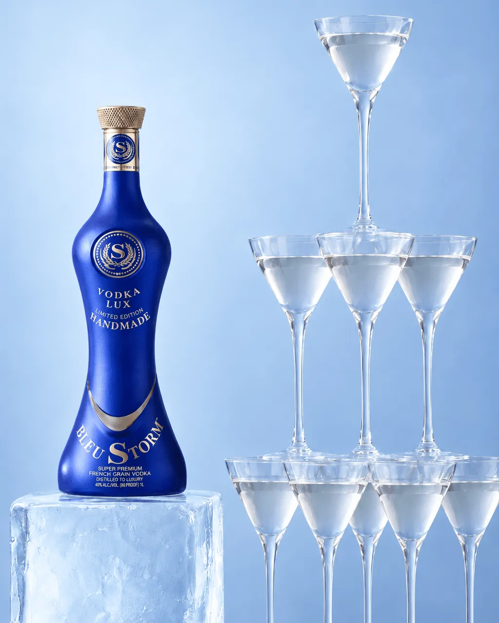 BleuStorm с кула от мартини чаши